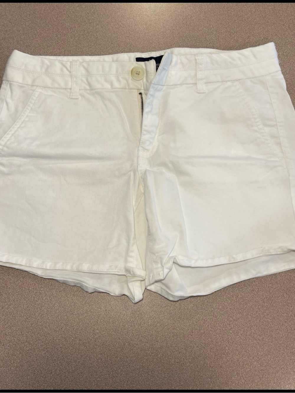 American Eagle Woman's white shorts size 6